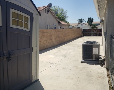 3080 Hampton Avenue - Photo Thumbnail 2