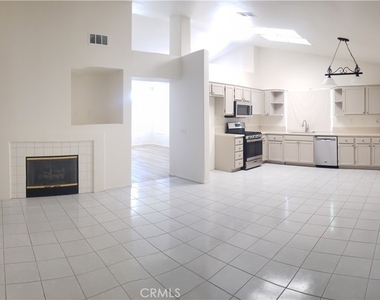 3080 Hampton Avenue - Photo Thumbnail 4