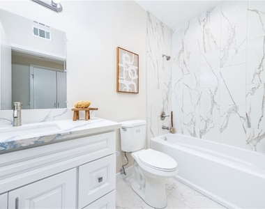 17154 Chatsworth Street - Photo Thumbnail 6