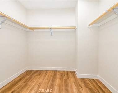17154 Chatsworth Street - Photo Thumbnail 4