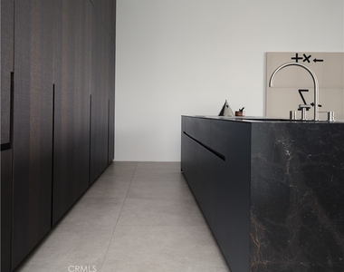 838 N Kings Road - Photo Thumbnail 3