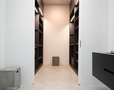 838 N Kings Road - Photo Thumbnail 7