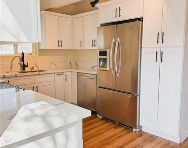 11571 Archwood Street - Photo Thumbnail 1