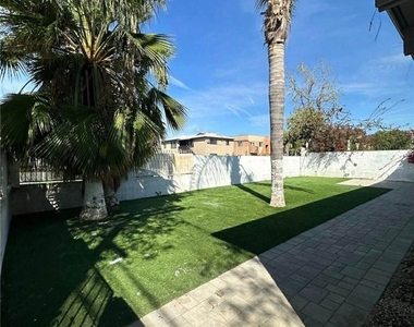 11571 Archwood Street - Photo Thumbnail 11