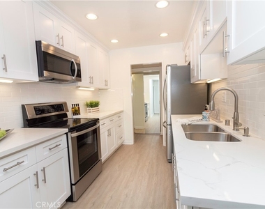 5412 Lindley Avenue - Photo Thumbnail 5