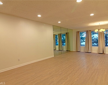 5412 Lindley Avenue - Photo Thumbnail 2