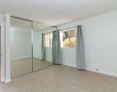 5412 Lindley Avenue - Photo Thumbnail 8