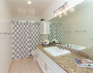 5412 Lindley Avenue - Photo Thumbnail 7