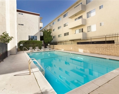5412 Lindley Avenue - Photo Thumbnail 11