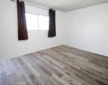 414 E 98th Street - Photo Thumbnail 12