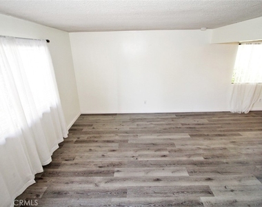 414 E 98th Street - Photo Thumbnail 2