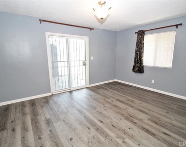 414 E 98th Street - Photo Thumbnail 4