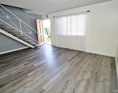 414 E 98th Street - Photo Thumbnail 3