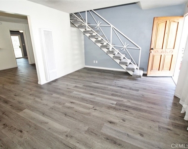 414 E 98th Street - Photo Thumbnail 1
