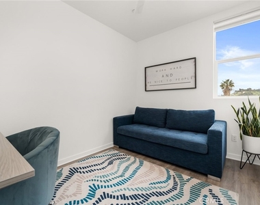 3032 N Coolidge - Photo Thumbnail 17