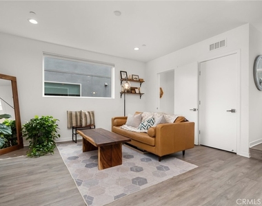 3032 N Coolidge - Photo Thumbnail 12
