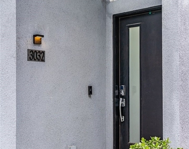 3032 N Coolidge - Photo Thumbnail 1