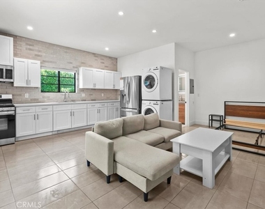 5748 Vesper Avenue - Photo Thumbnail 26