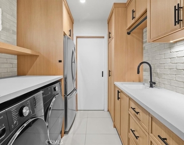 5748 Vesper Avenue - Photo Thumbnail 11