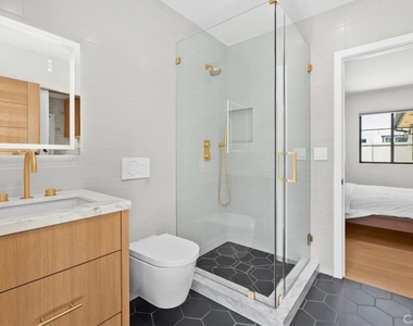 5748 Vesper Avenue - Photo Thumbnail 21