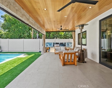 5748 Vesper Avenue - Photo Thumbnail 22