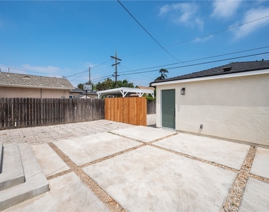 745 1/2 W 106th Street - Photo Thumbnail 12