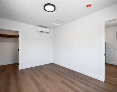 745 1/2 W 106th Street - Photo Thumbnail 4