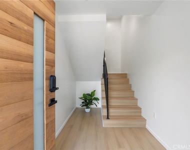 2515 Alsace Avenue - Photo Thumbnail 1