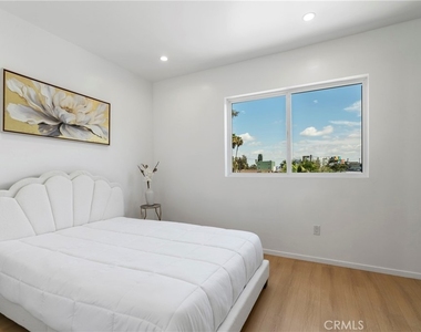 2515 Alsace Avenue - Photo Thumbnail 14