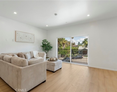 2515 Alsace Avenue - Photo Thumbnail 6