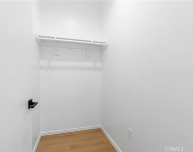 2515 Alsace Avenue - Photo Thumbnail 15