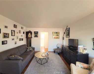 1023 E 1st - Photo Thumbnail 5
