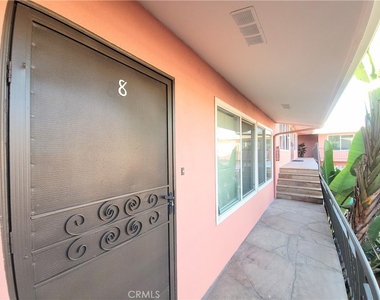1023 E 1st - Photo Thumbnail 3