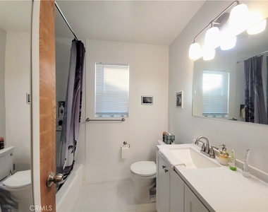 1023 E 1st - Photo Thumbnail 14