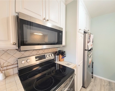 1023 E 1st - Photo Thumbnail 11