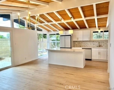2324 W Palm Avenue - Photo Thumbnail 5
