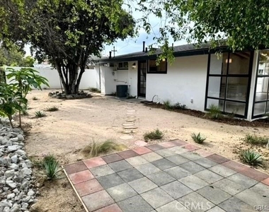 2324 W Palm Avenue - Photo Thumbnail 15
