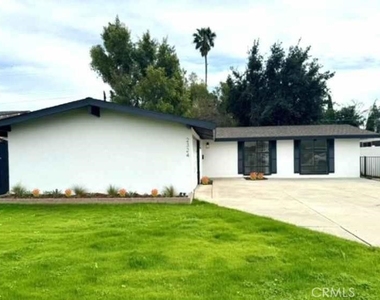 2324 W Palm Avenue - Photo Thumbnail 1