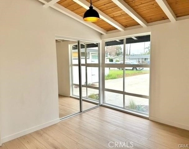 2324 W Palm Avenue - Photo Thumbnail 11