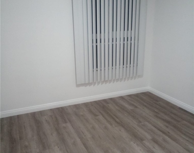 706 W 104 Th Place - Photo Thumbnail 12