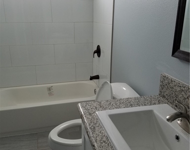 706 W 104 Th Place - Photo Thumbnail 8