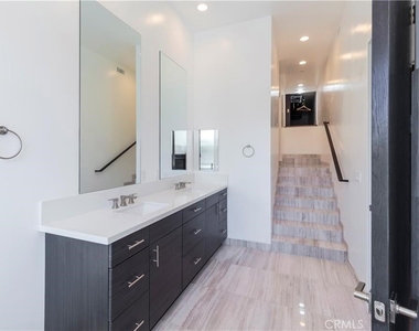 716 N Juanita Avenue - Photo Thumbnail 16