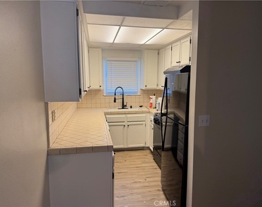 325 N Vermont - Photo Thumbnail 4