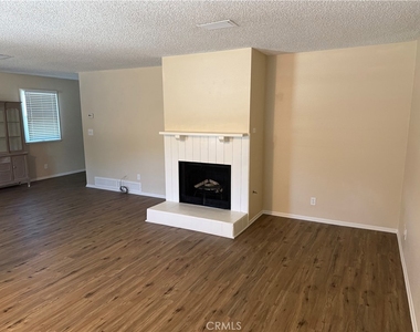 325 N Vermont - Photo Thumbnail 2