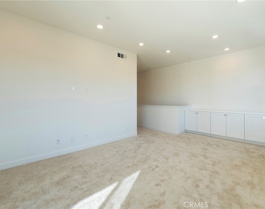 121 Baluster - Photo Thumbnail 19