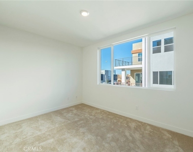 121 Baluster - Photo Thumbnail 23