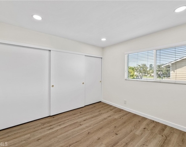 51 Golden Glen Street - Photo Thumbnail 9