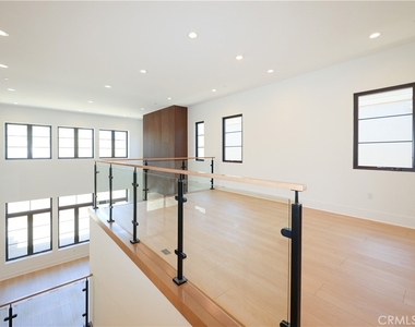 446 Ridgecrest - Photo Thumbnail 7