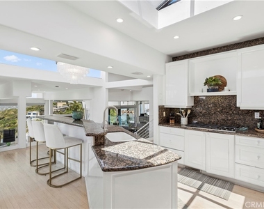 750 Alta Vista - Photo Thumbnail 11
