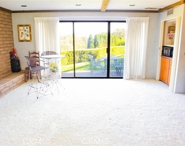 730 Saint James Place - Photo Thumbnail 12